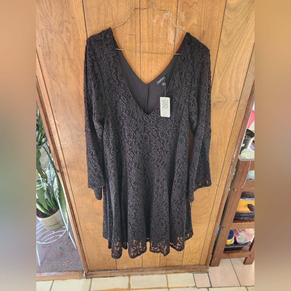 NWT Torrid Bell sleeve lace midi dress, plunge from, 16-18